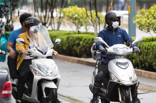 有必要嗎 電動車上牌 戴頭盔 限速被調侃 素質三連 網友這樣評論