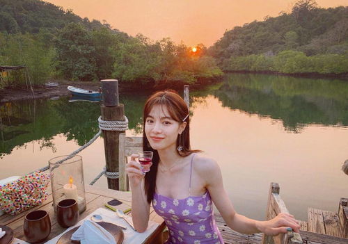 鐘楚曦運動少女裝驚艷亮相，長發配搭盡顯青春活力，與往日時裝周造型大相徑庭